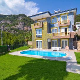 Ambiance Delux Villa with a Private Pool and a View, hotel u Alanji