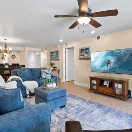 Sandcastles - Direct Oceanfront Apartments with Pool Tennis Pets Welcome, hotelli kohteessa Cocoa Beach