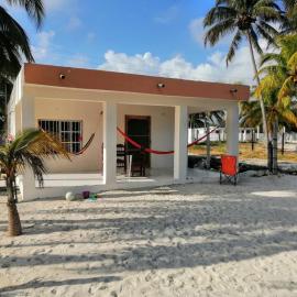 Cozy beachfront house Cocomar, hotel di San Crisanto