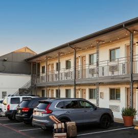 Exclusivo Inn by OYO Grand Prairie, TX, hotel v destinácii Grand Prairie