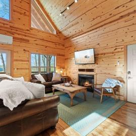 Jasper Cabin with Hot Tub, Fire Pit & Mountain Views, hotell sihtkohas Jasper