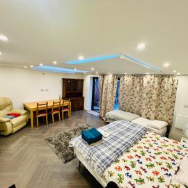 Wimbledon and Morden area -Garden Guest house, hotel in Sutton