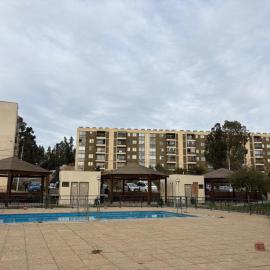 Comodo departamento 2 dormitorios con piscina, hotel en Quilpué