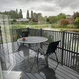 Luxury Lakeside Lodge, hotel in Great Billing