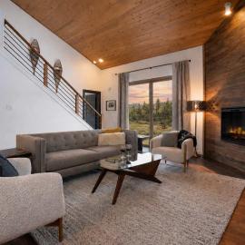 The Drift at Firelight - Private Hot Tub - Walk to Town Center, Hotel in Big Sky