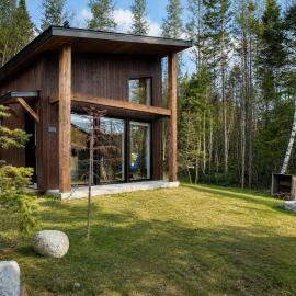 Cozy Lake Cabin with Kayaks, BBQ & Horseback Riding, Hotel in Sainte-Marguerite