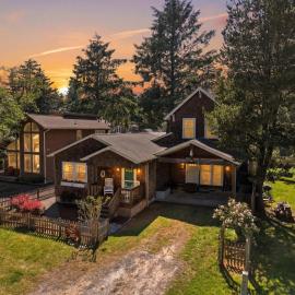 Coastal cottage with hot tub close walk to beach, hotell sihtkohas Cannon Beach
