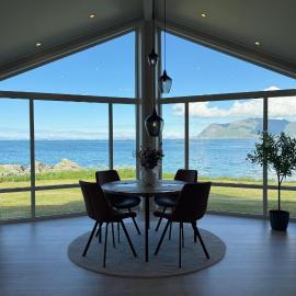 Oceanfront Infinity Lodge, Lofoten, hotel in Vestvågøya