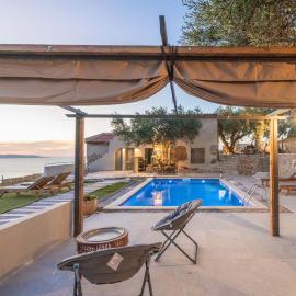 Villa Maestoso, Hotel in Mirsíni