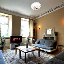 Cosy 5-Bed House Central Free Parking Group Contractor Family Friendly, hotel a Glasgow
