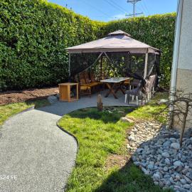 Bright Garden View Room Close to All Amenities, хотел в Saanichton