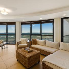 Luxury Ocean View 1203 with Workspace, AC & Beachfront Location, hotel in Cape Town