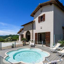 3 Bedroom Cozy Home In Sant'angelo In Vado, Hotel in SantʼAngelo in Vado