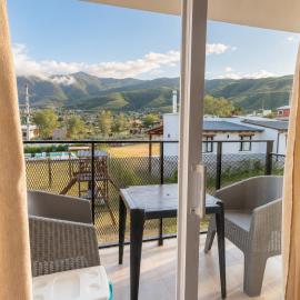 Suites Amplias y Comfortables - Con Balcon, Parquizado, Asador y Pileta, hotell i Tafí del Valle