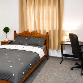 Large Double Room with TV, Fast Wi-Fi & Workspace, hotel in Wolverhampton