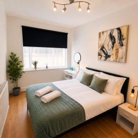 Spacious 3-Bed Home in Wraysbury with Garden near Heathrow