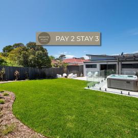 Kennington Beach Getaway with Spa, hotelli kohteessa Rosebud