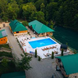 Rafting Tara Camp Highlander, отель в городе Bastasi