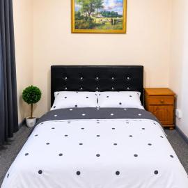 Modern Stylish Double Room with TV & Fast Wi-Fi, hotel in Wolverhampton