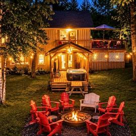 Haliburton Lakefront Escape with Hot Tub, Sauna, Fire Pit & BBQ, hotel v destinaci Algonquin Highlands
