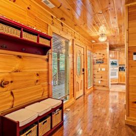 Secluded Cabin - Hot Tub, Wi-Fi, Arcade, King BRs