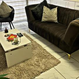 Elite Luxury Garden Escape, Executive Cottage in Welkom with Wi-Fi & Parking