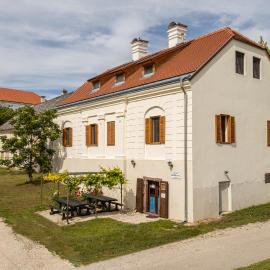 Köveskál Vendégház, hotel in Köveskál
