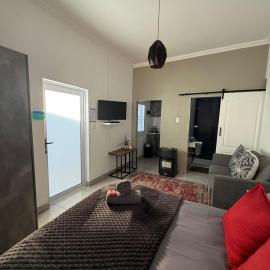 Cozy Sandton Cottage - In the Heart of Sandton, hotel en Johannesburgo