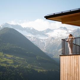 Lahnerhof Chalets - Guestpass and Sauna inclusive, hotelli kohteessa Lutago