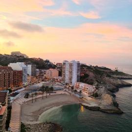 Amplio apartamento junto a la playa