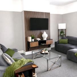 Modern Apartment, Sleeps 6, Free Parking, Fast WFI, hotel u gradu Halton
