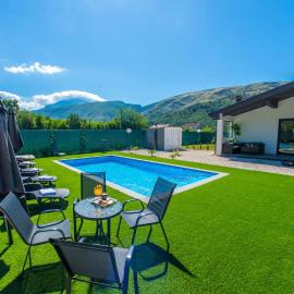 Holiday Home Nova Lux