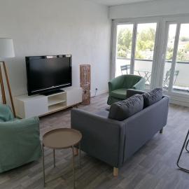 Chambre dans colocation à Lormont proche Bordeaux, hotel in Lormont
