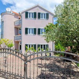 Apartments Dragan