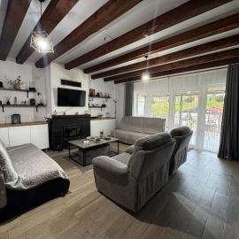 Cozy Lake House, hotel a Cinciş