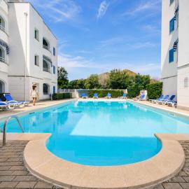 Sunflower / pool / 300m from beach，拉卡勒塔的飯店