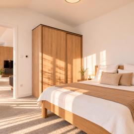 ALURE RESIDENCES 11 - 24h self check-in & private parking next to the apartment building included, CITY CENTER right on SNP Square in a quiet passage, new building, best deal in town, hotell i Banská Bystrica