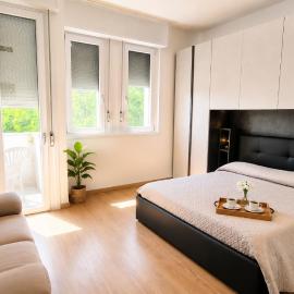 Rigoletto Apartment - Free Parking - Second Floor No Elevator - near City Center