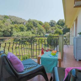 15 minutes from the sea - AC - Quiet - King - Balcony