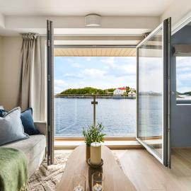 New apartment with ocean view in Henningsvær