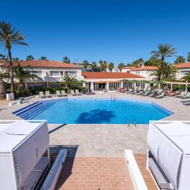 Oassium Hotel - Adults Only: La Pineda şehrinde bir otel