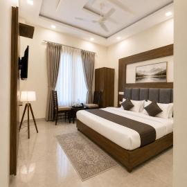 Hotel Woodlark Square Zirakpur Chandigarh # Family Hotel # Property of the Year, хотел в Чандигар