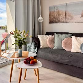 Centaur Apartment with Terrace near Airport