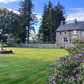Stunning Victorian Lodge with 3 bedrooms near Inverness sleeps upto 6 The West Wing at Inverarnie Lodge