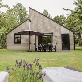 Charmante woning met grote prive tuin 6p - VP116, hotel in Hoeven