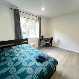 Spacious Queen Room - Train Station - NG5, hotel v destinaci Guildford