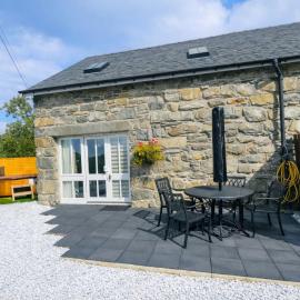 Cader Mountain View Cottage with Hot Tub in Snowdonia