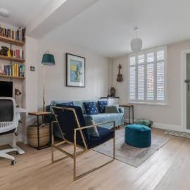 Stylish Victorian Home with Garden, hotel v destinaci Chesham