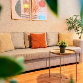Golden Brown Comfort - Warm Bright 1BR Apartment