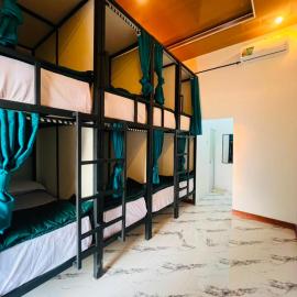 Snooze hostel lombok, hotel in Selong Belanak